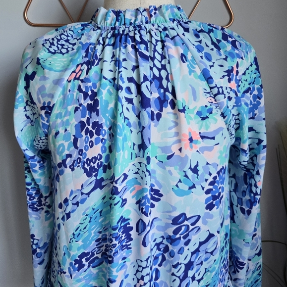 Lilly Pulitzer, Savanna Top Turquoise Oasis Wave After Wave Blouse Size Small - Picture 8 of 11